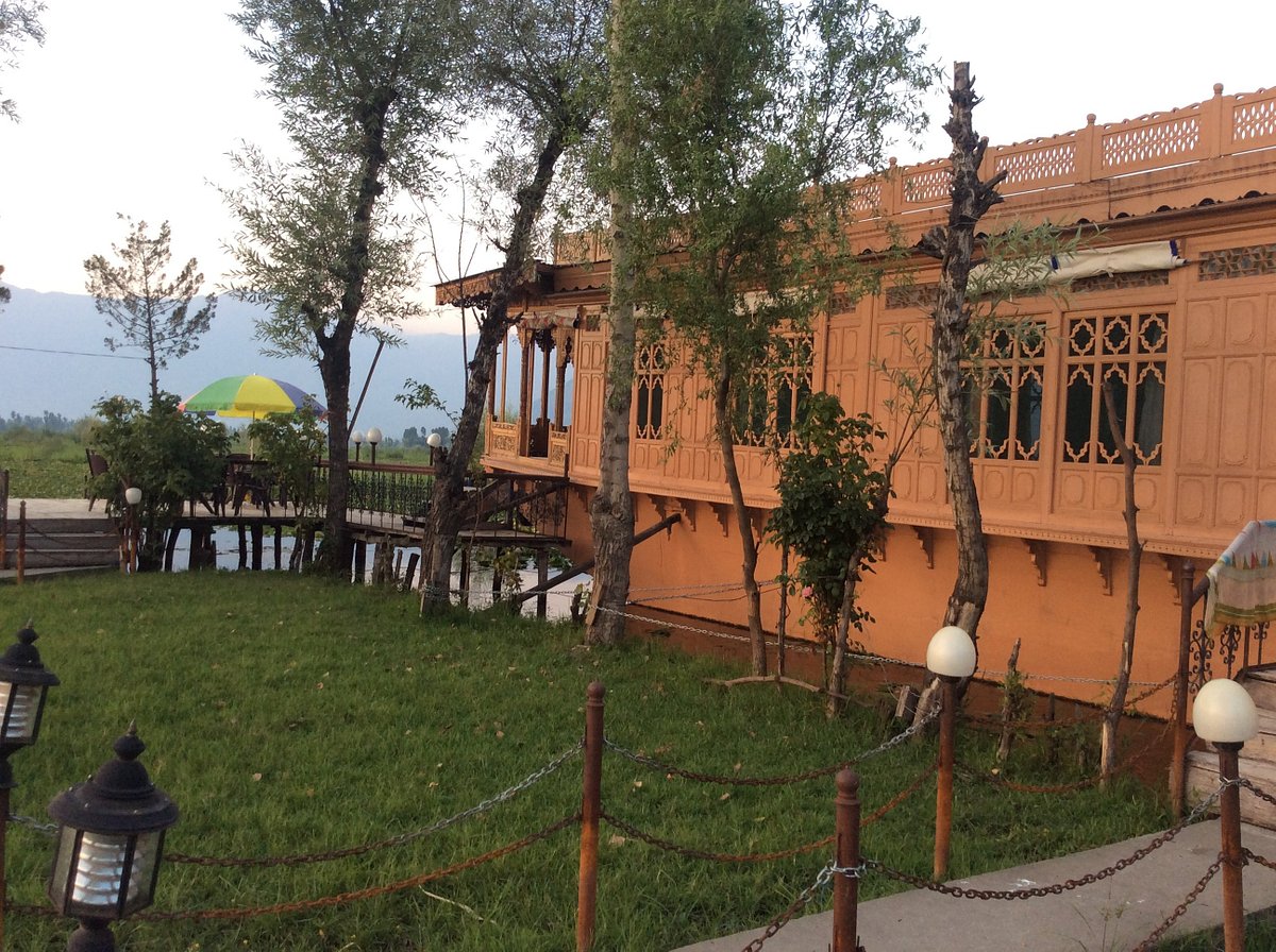 Jigar Palace Houseboat