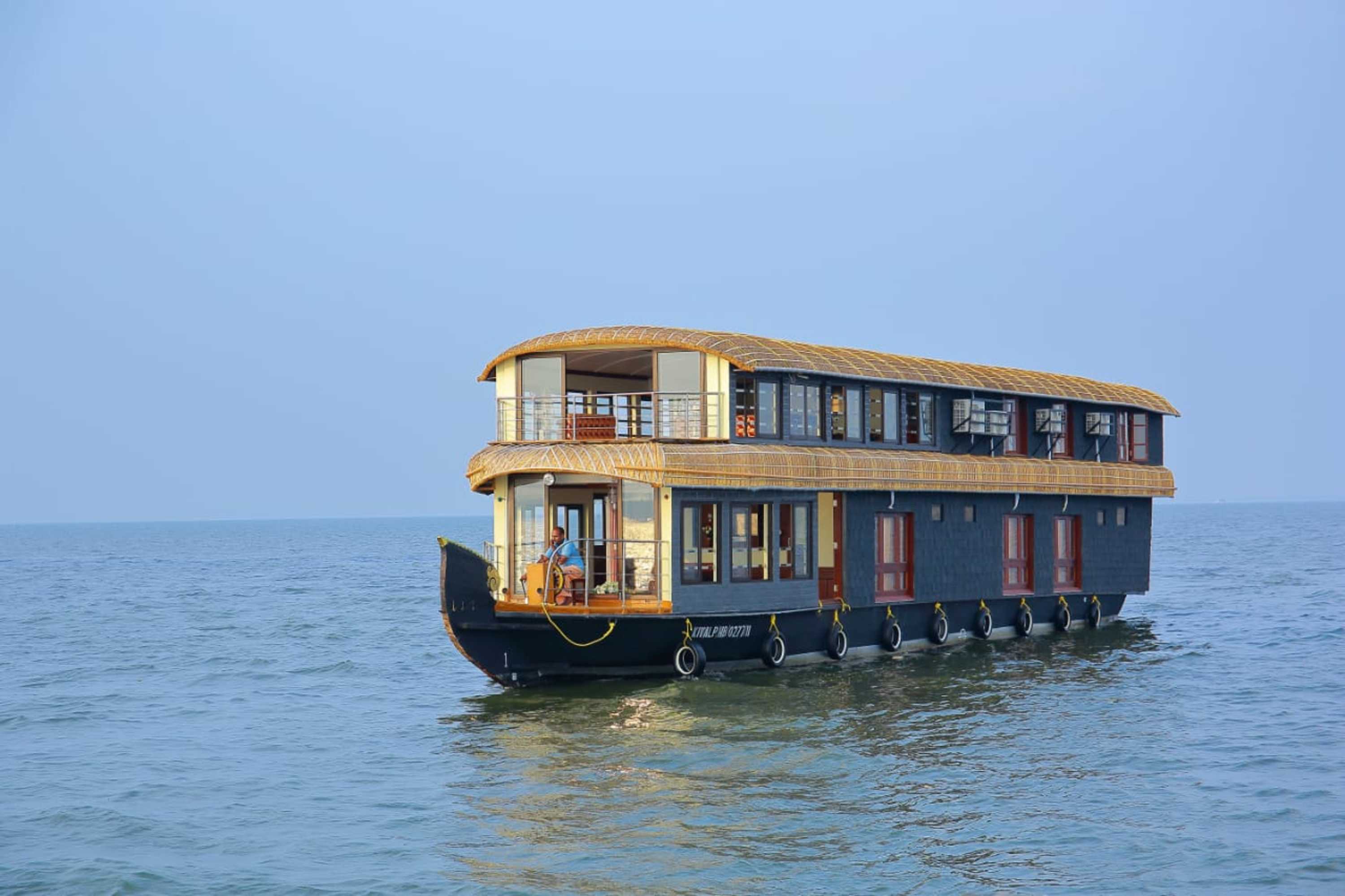 Evolve Lake View Houseboats