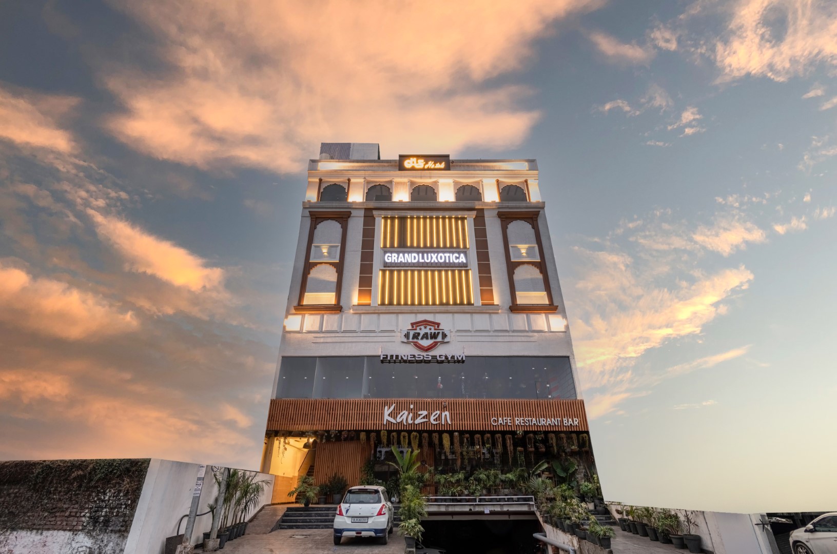Grand Luxotica- Dls Hotels