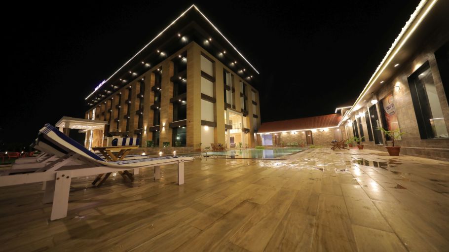Sarovar Portico