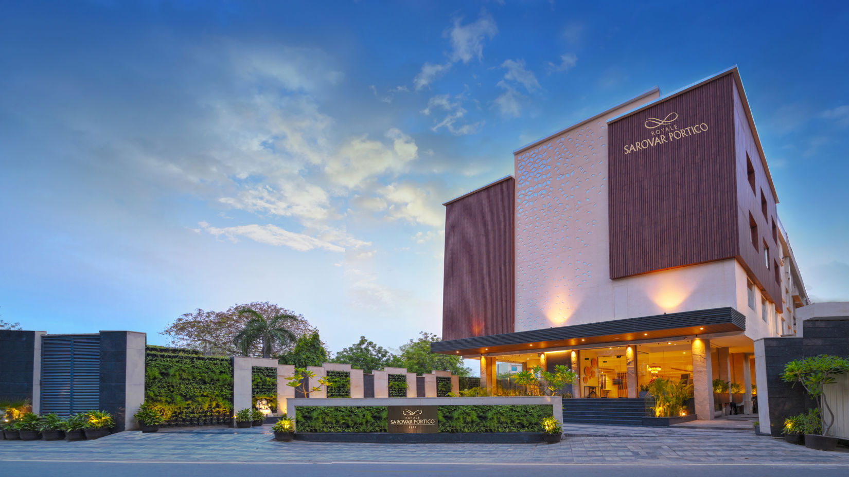 Royale Sarovar Portico - Agra