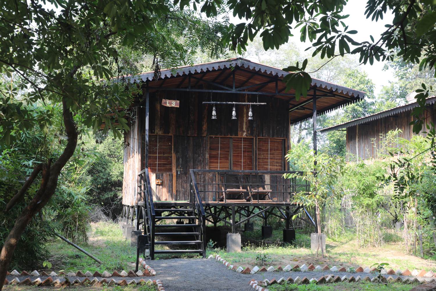 mogli resorts