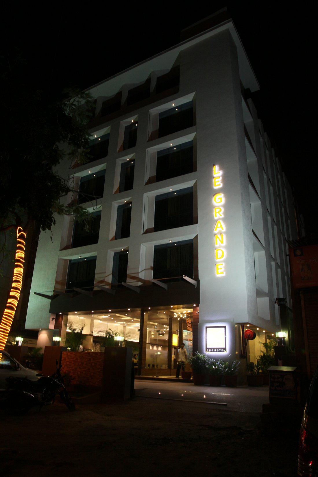 Hotel Le Grande Residency - Ahmendabad