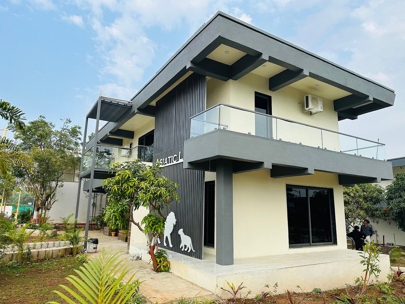 Daksh Eden Greenz Resort