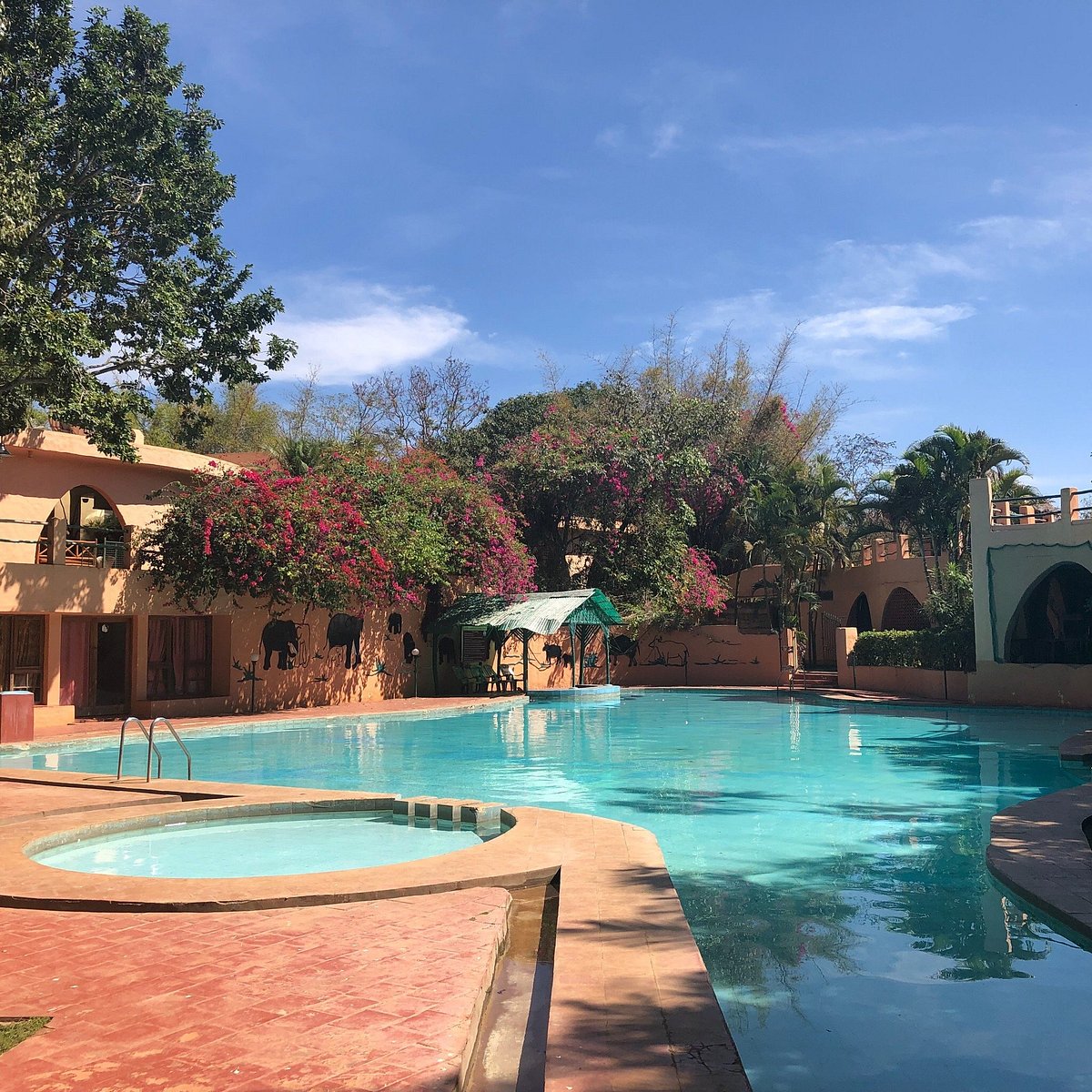 Country Club Wildlife Resort