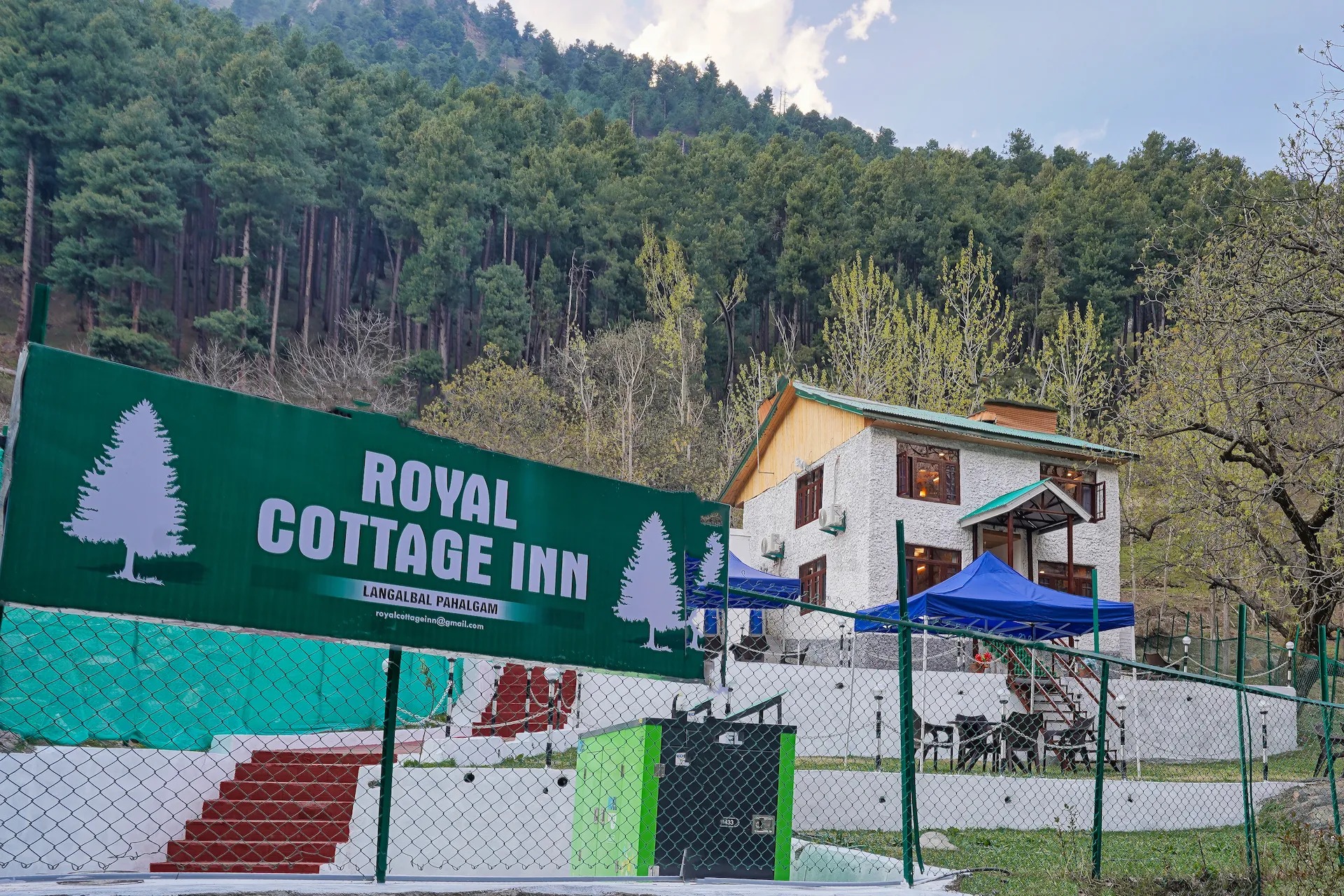 Royal Cottage Inn
