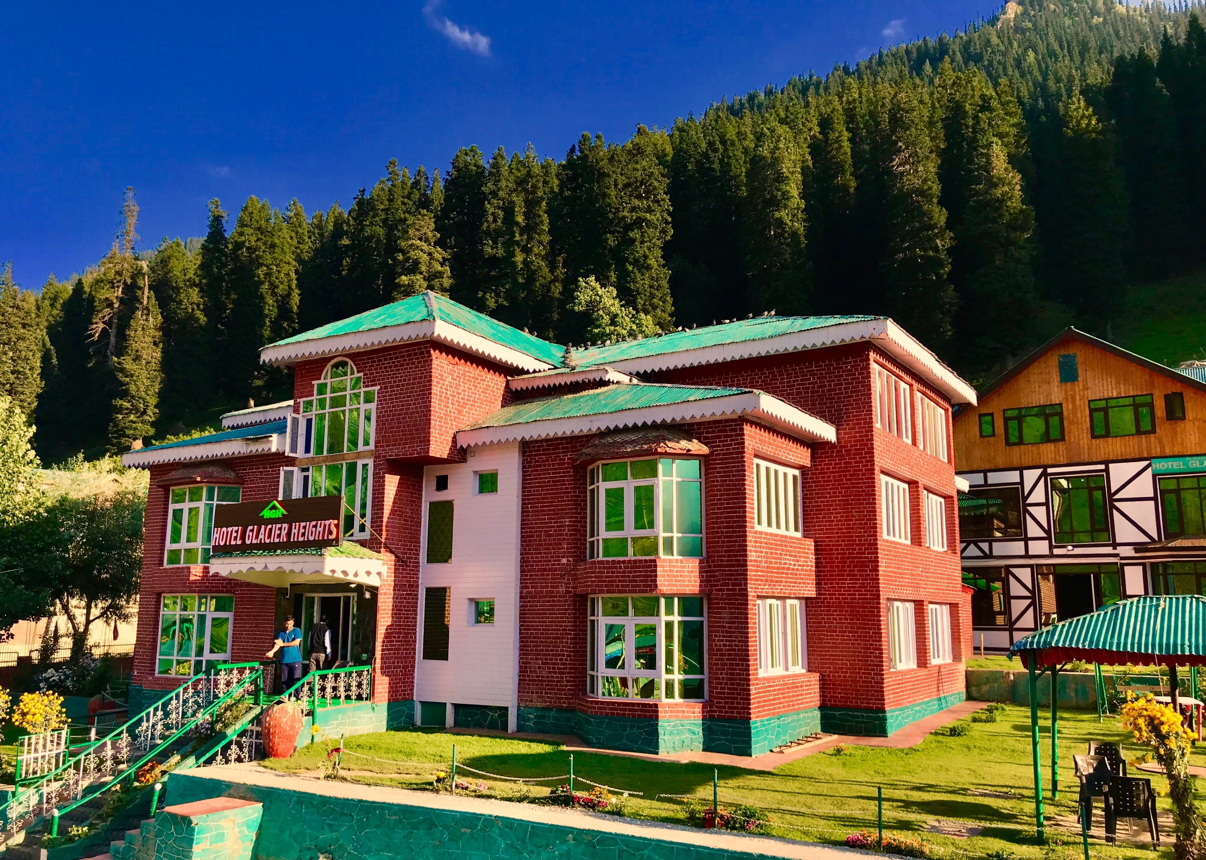 Hotel Glacier Heights