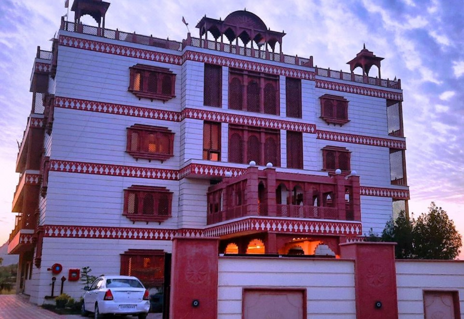 Hotel Chauhan Sheraton