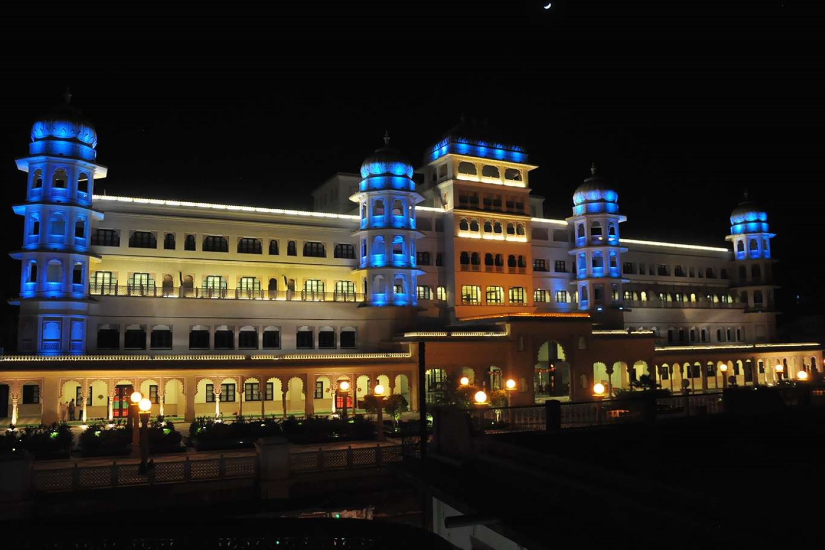 Shri Vallabh Vilas Lords Plaza