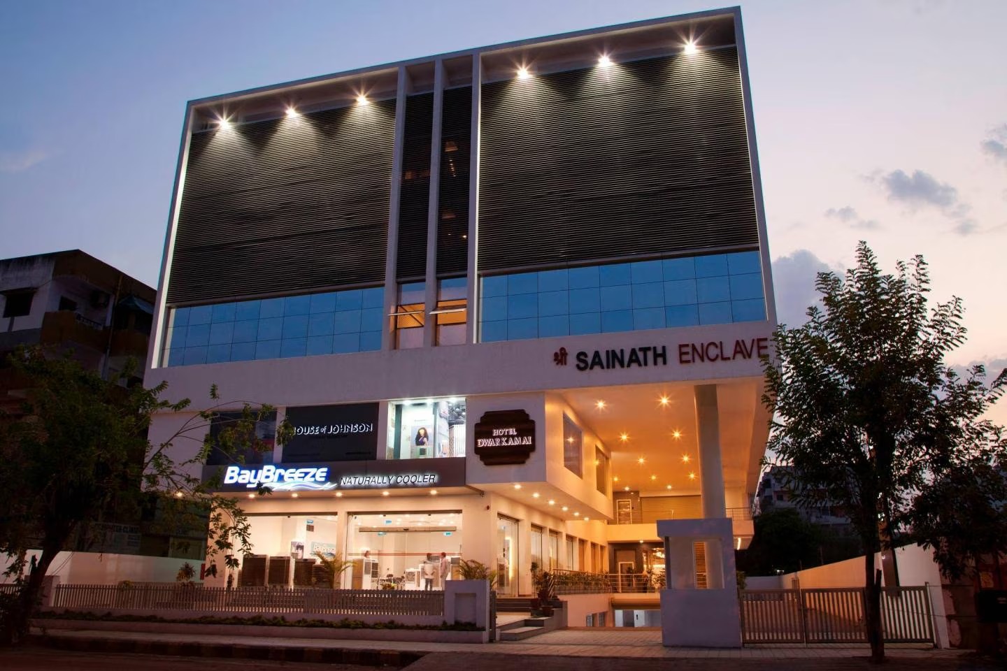 Hotel Dwarkamai